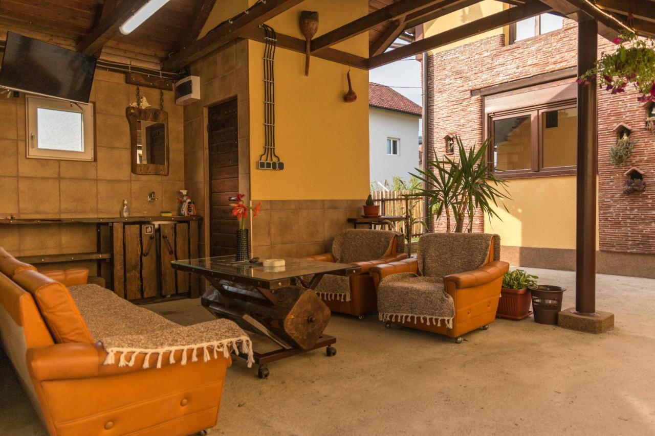 Brick Apartment Bajina Basta Luaran gambar