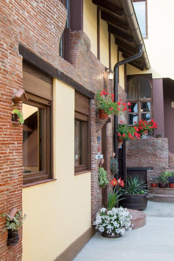 Brick Apartment Bajina Basta Luaran gambar